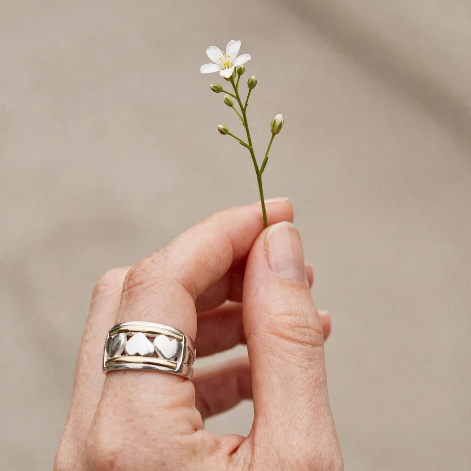 Anillo Tres Corazones de Plata 925 y Oro 18k – Tríada
